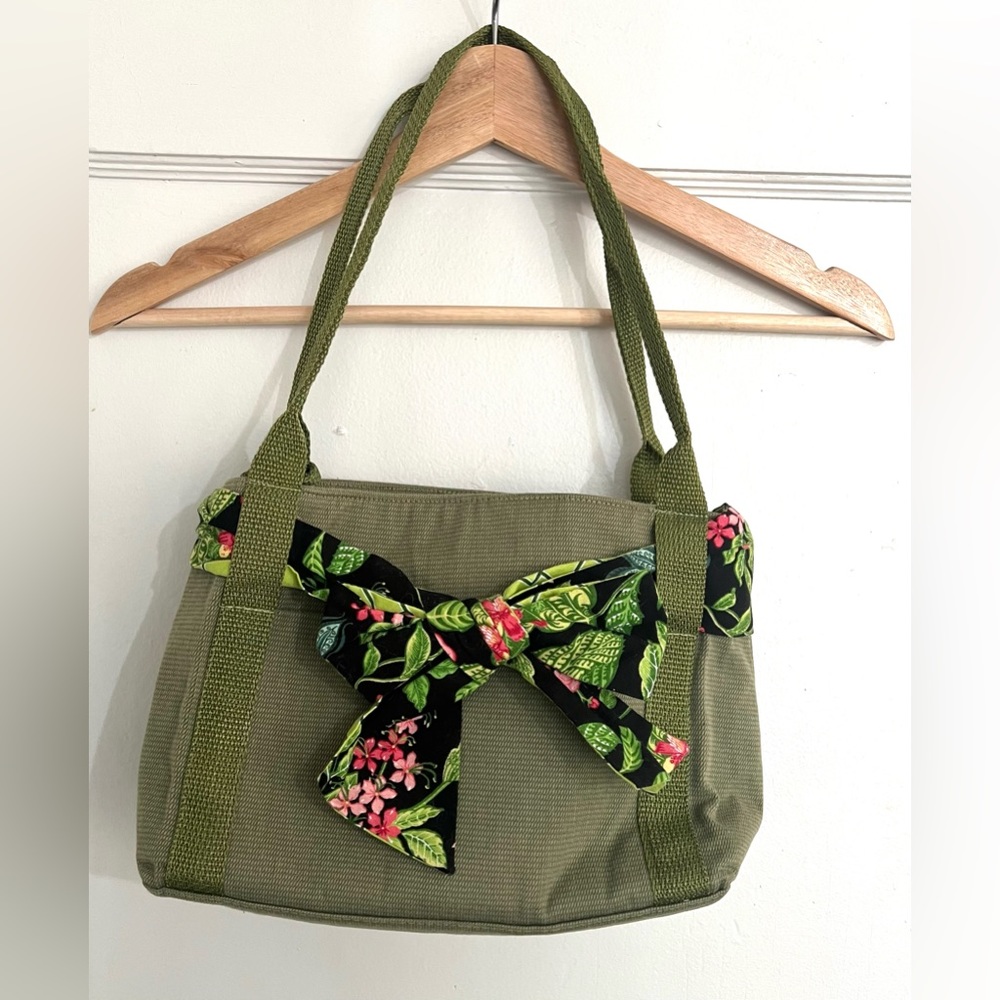 VERA BRADLEY Sash Tote Purse